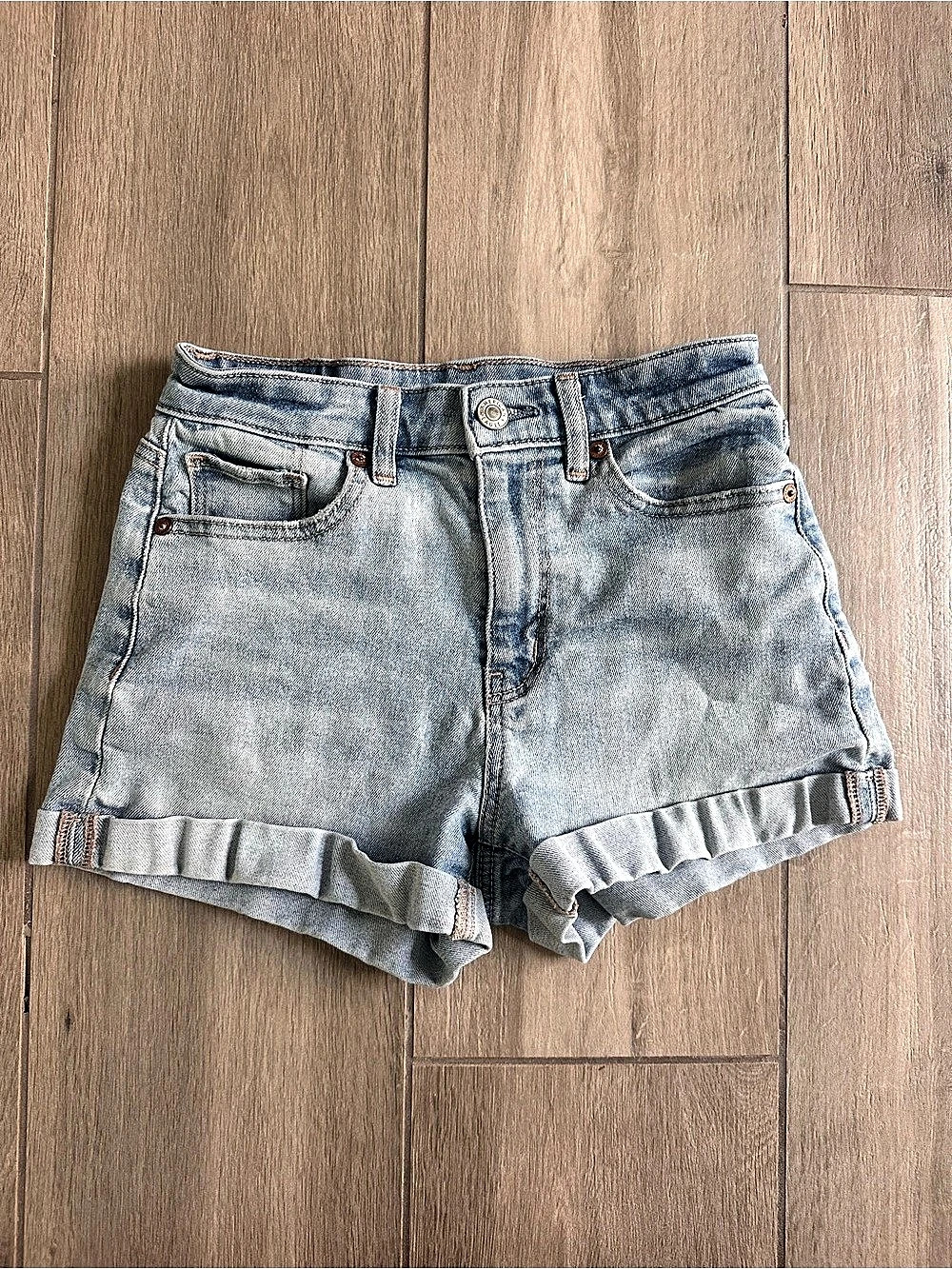 American Eagle Ruffle Hem Denim Shorts in Blue Size Medium
